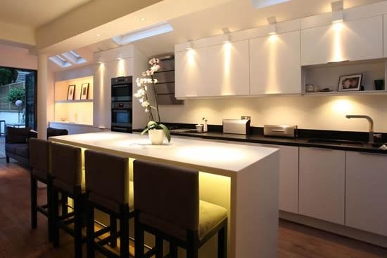 Đèn LED trang trí bếp là giải pháp tối ưu cho không gian bếp của bạn. Với công nghệ tiên tiến, đèn LED trang trí bếp tạo ra ánh sáng đồng đều, giúp tăng cường ánh sáng trong quá trình chế biến thức ăn. Hãy khám phá ngay những mẫu đèn LED trang trí bếp hiện đại, thông minh và tiết kiệm điện.